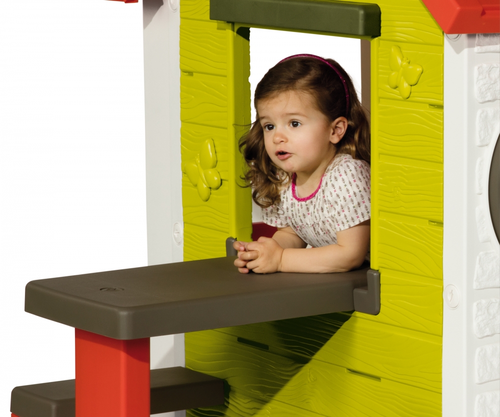 Играя в домике в одиночку, малыш учится чувствовать личное пространство